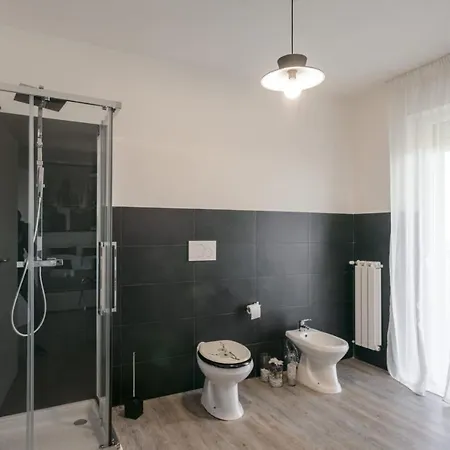 ゲストハウス Airport Bari-palese Luxury 1 バーリ